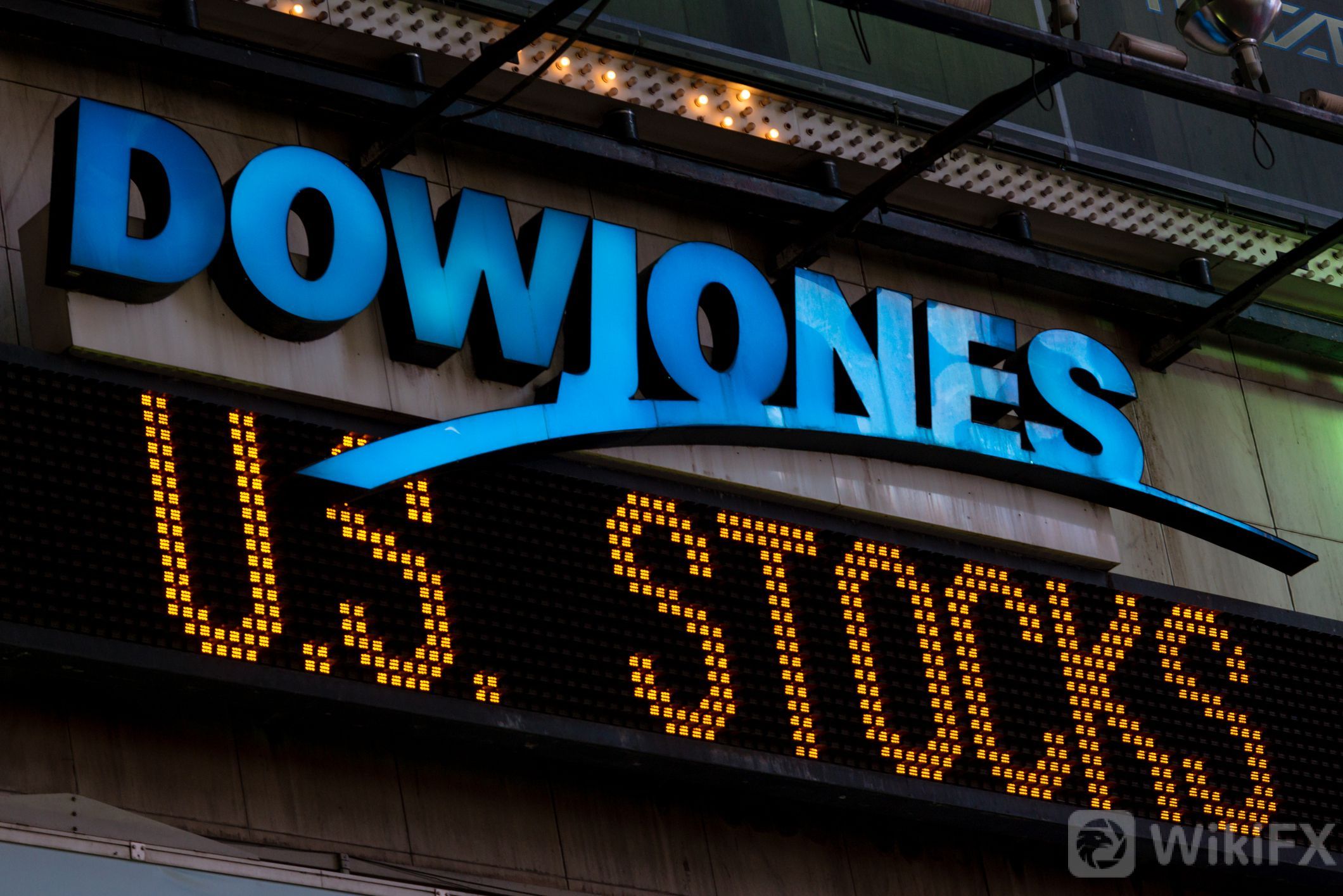 DowJones-0eaeb59097a748378098d6e99656df90.jpg